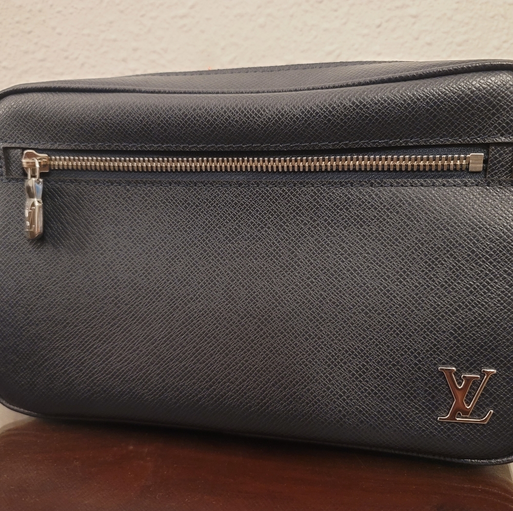 (Sold) Louis vuitton Kasai Clutch Taiga